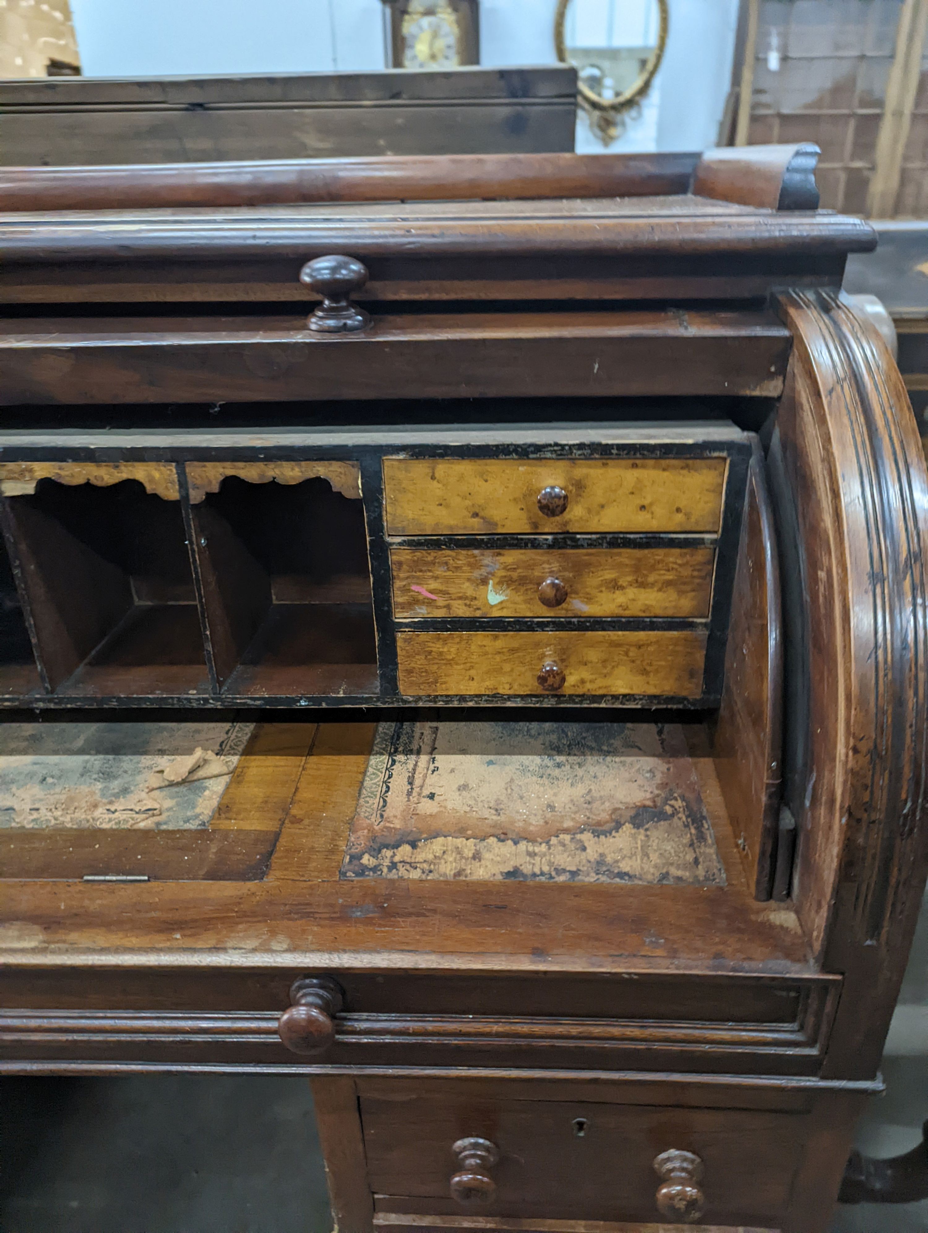 A Victorian walnut cylinder bureau, width 120cm, depth 62cm, height 110cm